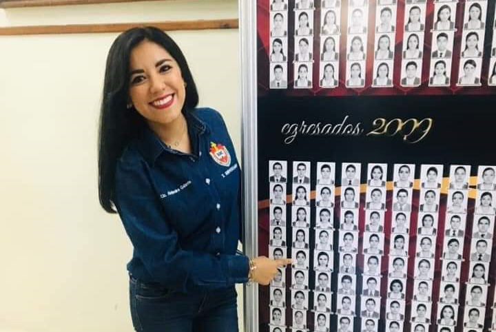 Enseñar es dejar una huella en la persona ¡Feliz Día del Maestro!