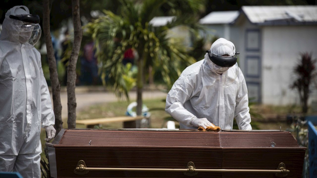 COVID-19: 229 mil 353 las defunciones por coronavirus en México