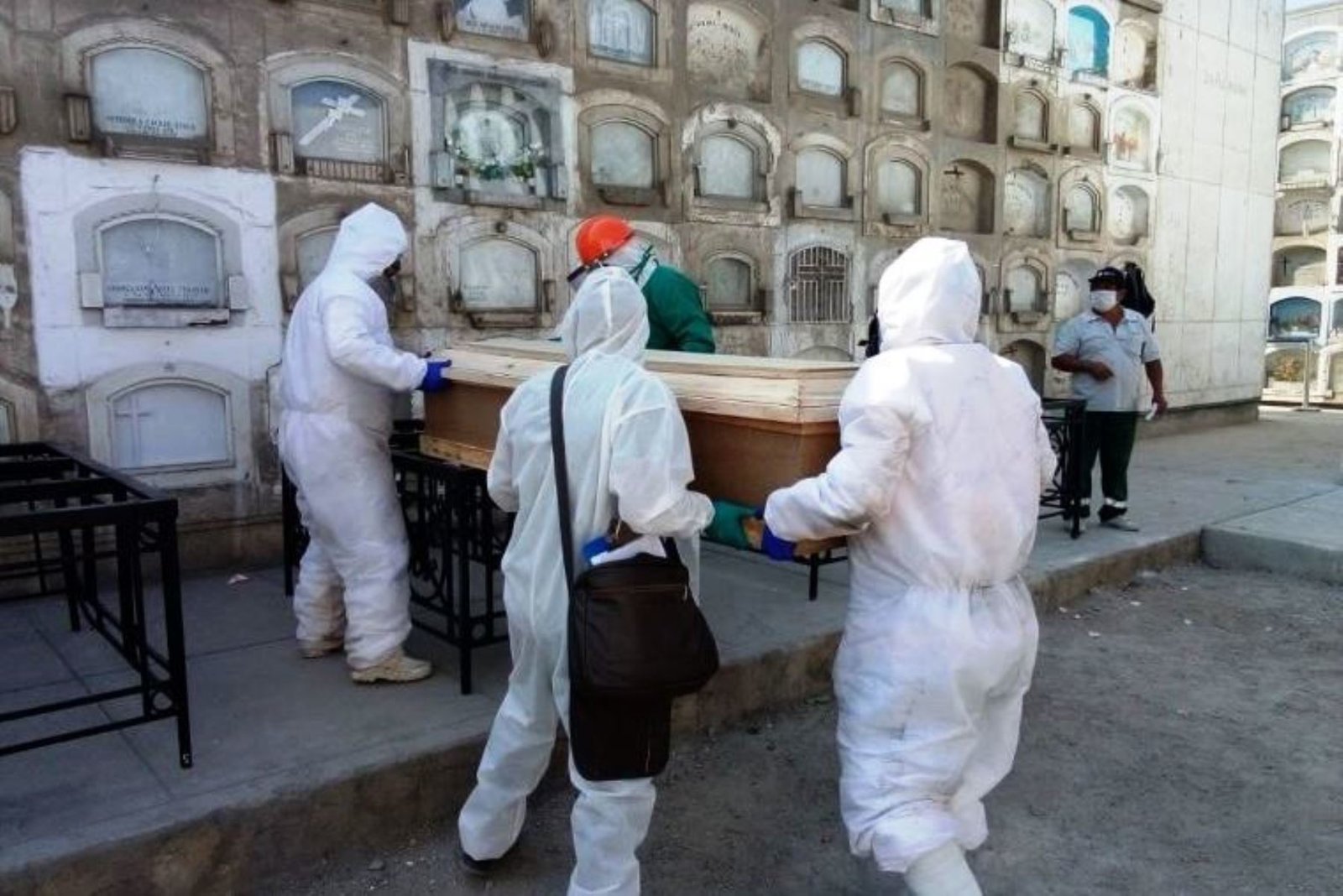 COVID-19: 232 mil 803 las defunciones por coronavirus en México