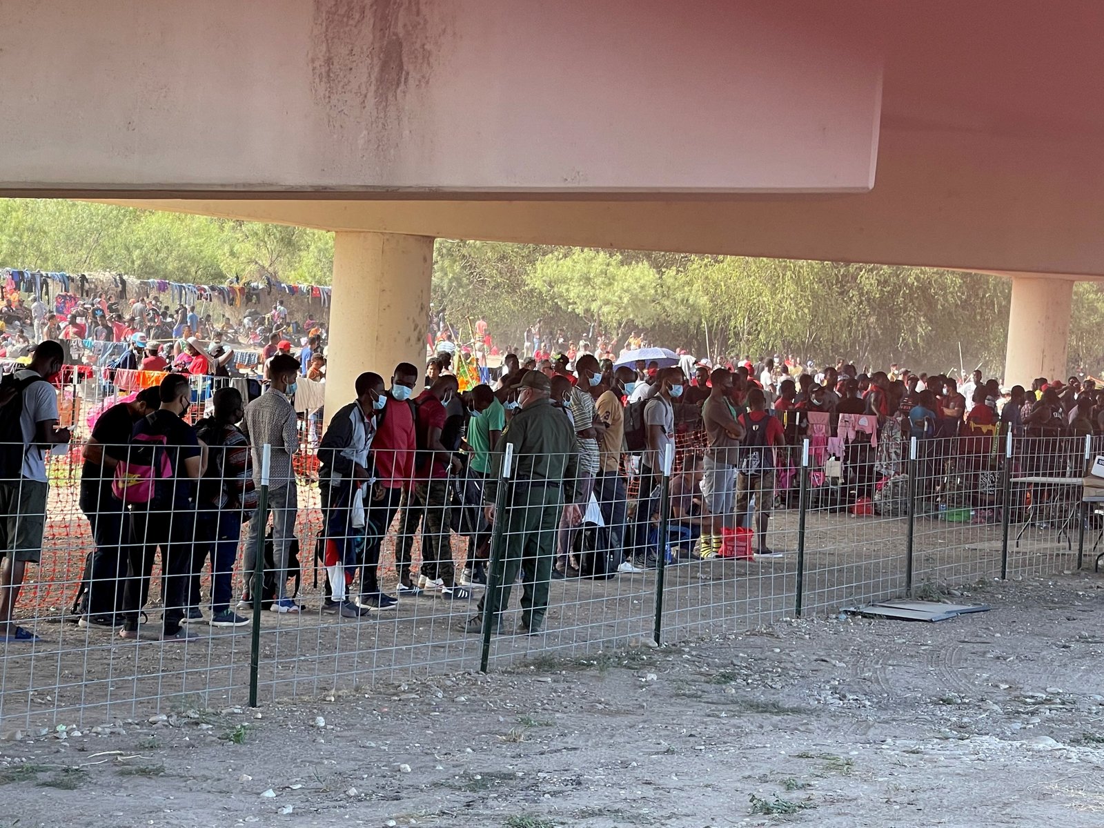 Estados Unidos cierra puente fronterizo con Acuña ante cruce masivo de haitianos