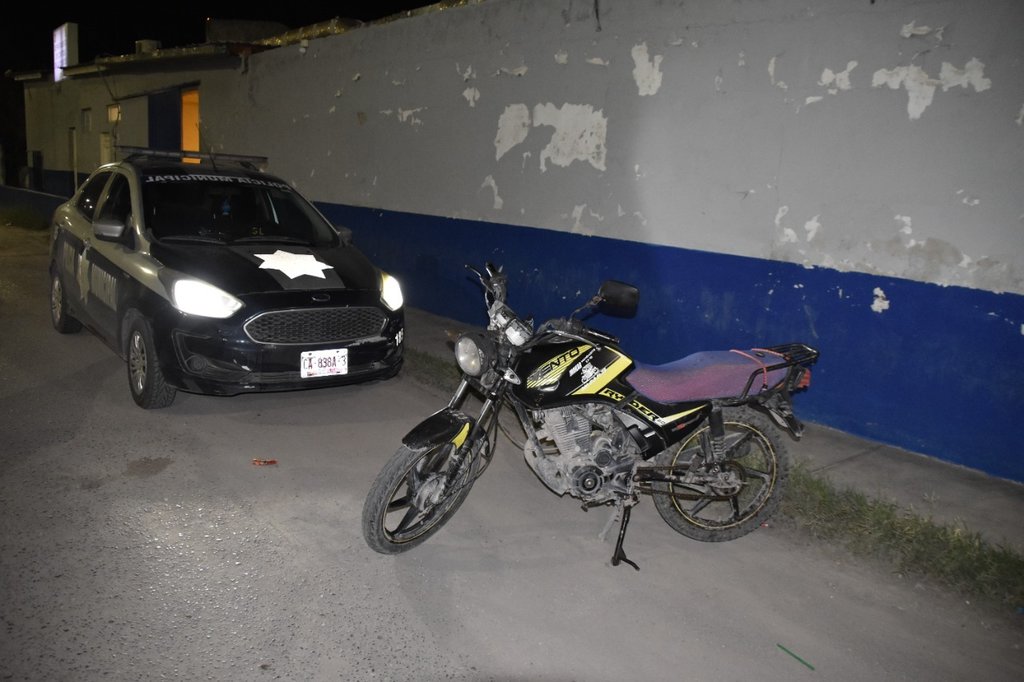 Motociclista protagoniza persecución dentro de AHMSA