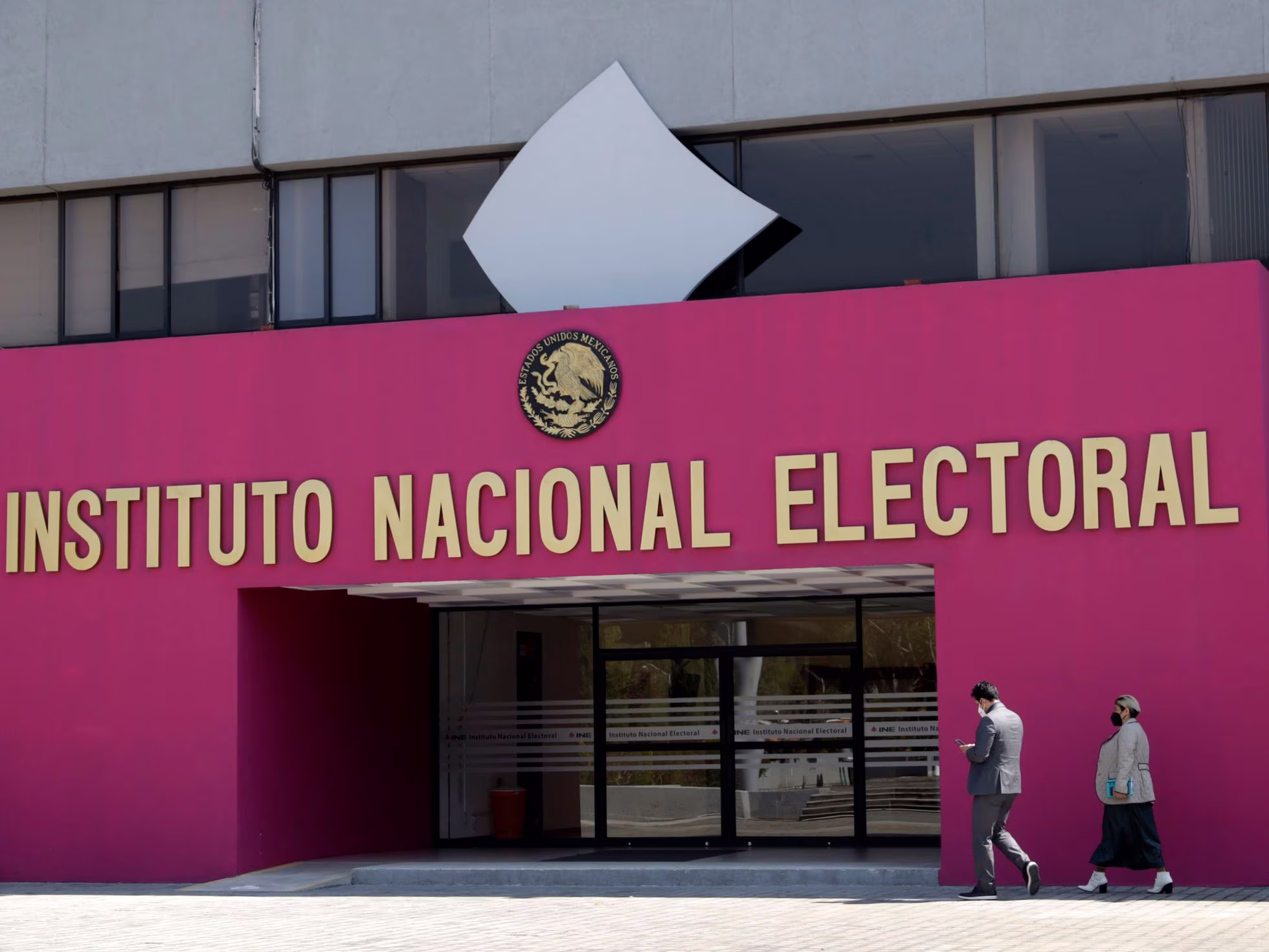 La mayoría de los trabajadores del INE afectados por Plan B interpondrán recursos