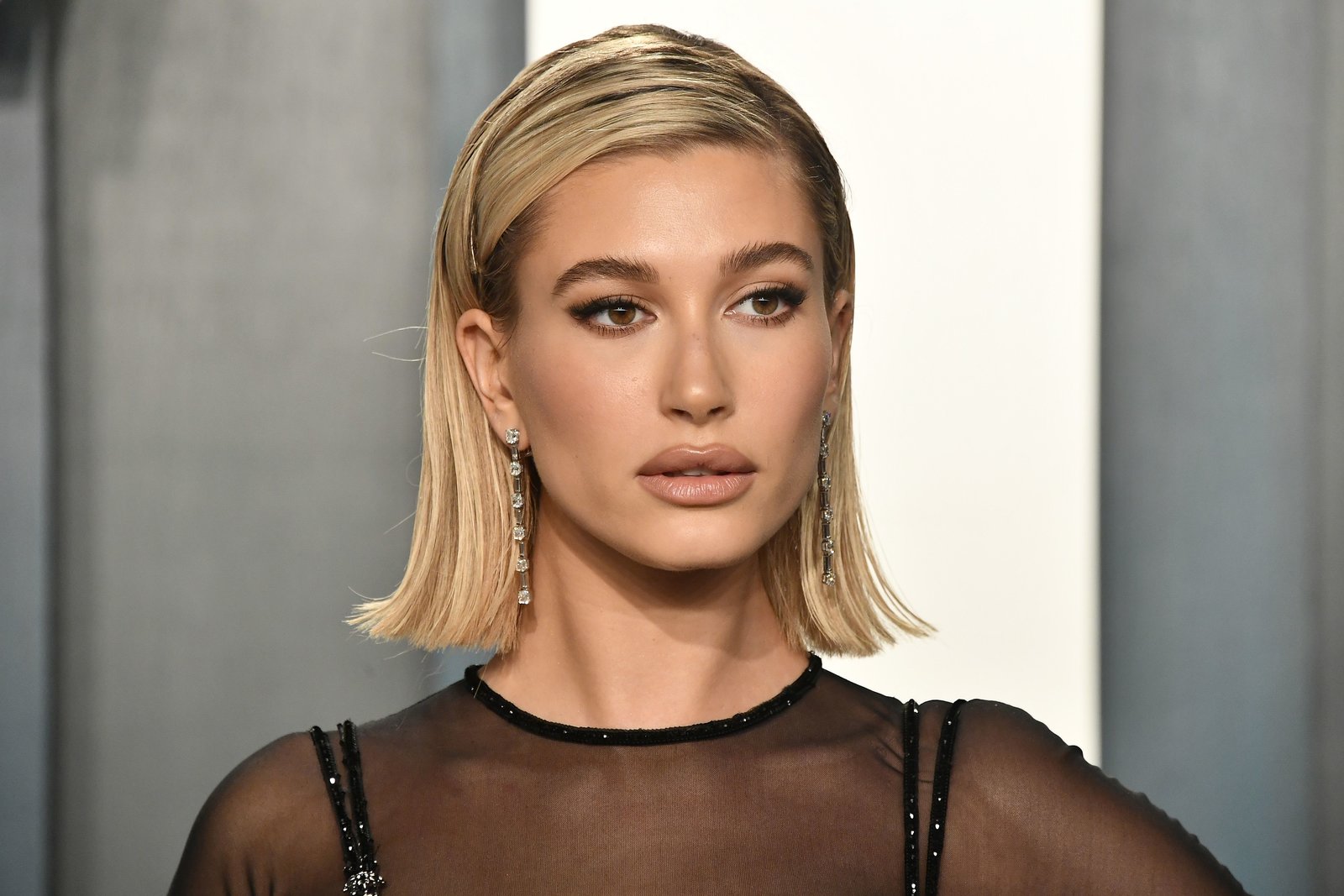 Hailey Bieber fue trolleada en Instagram por un error cometido en la cuenta de su marca
