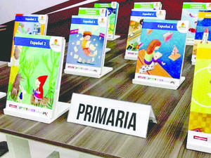 Alumnos de educación básica comienzan a recibir libros de texto