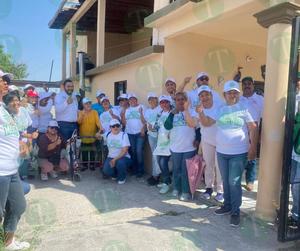 Continúa Carlos Villarreal recorriendo las calles de Monclova y sumando voluntades a su proyecto