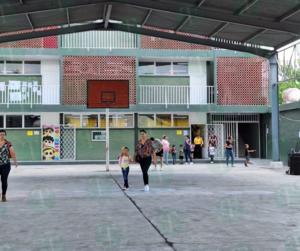 Alumnitos que van a primer grado de escuela presentan examen de ubicación 
