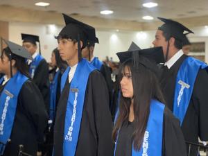 Graduados se van a prepas o cursos técnicos