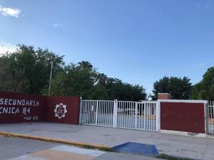 Técnica 84 redujo sus horarios por falta de maestros y robos