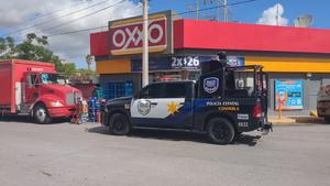 Sujetos roban 41 mil pesos de un Oxxo a punta de navaja