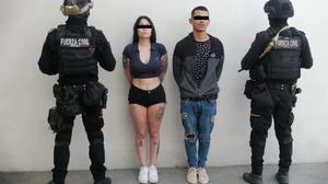Detienen a dos narcomenudistas con 100 dosis de droga en Nuevo León