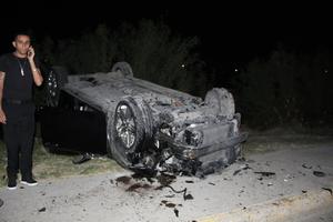 Accidente en el Bordo Sur deja un auto volcado y daños significativos