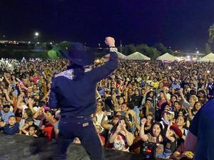 Graban “Payaso de Rodeo” Con 1,400 bailadores