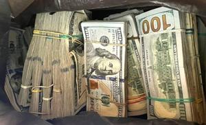 FGR asegura 261 mil dólares en efectivo en 'minicasino' de Tijuana