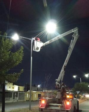 Municipio incrementa trabajo por accidentes que dañan postes de luz