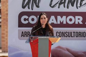 Inaugura Cecilia Guadiana consultorio móvil
