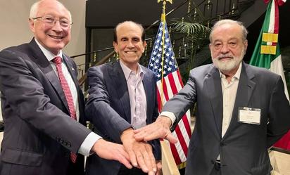 Embajador Ken Salazar dialoga con Carlos Slim