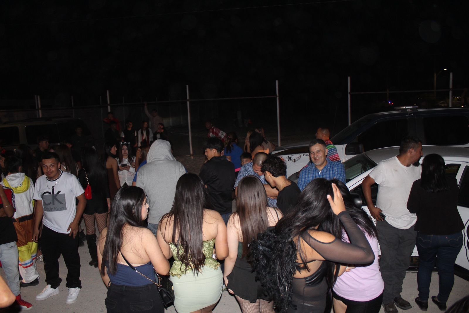 Policiaca : Algunos menores intentaron escapar, pero fueron detenidos y entregados a sus padres.
