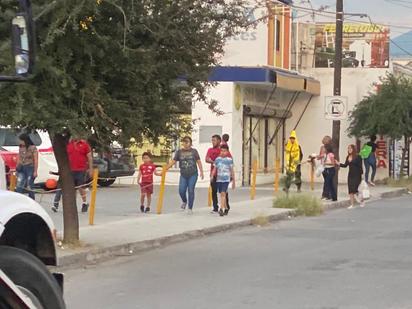 Niños comienzan a invadir el centro de Monclova para pedir Halloween