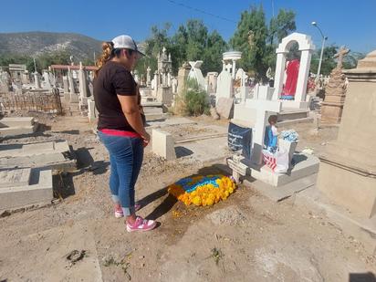 Tumbas de 'angelitos' son visitadas 