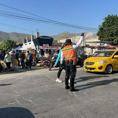 Acuden más de 30 mil personas a panteones de Torreón, esperan más visitas para esta tarde
