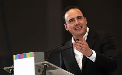 Manolo escala al primer lugar como mejor gobernador