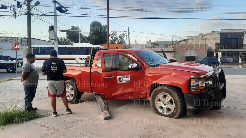 accidente vial : Autoridades invitan a los conductores a extremar precauciones.