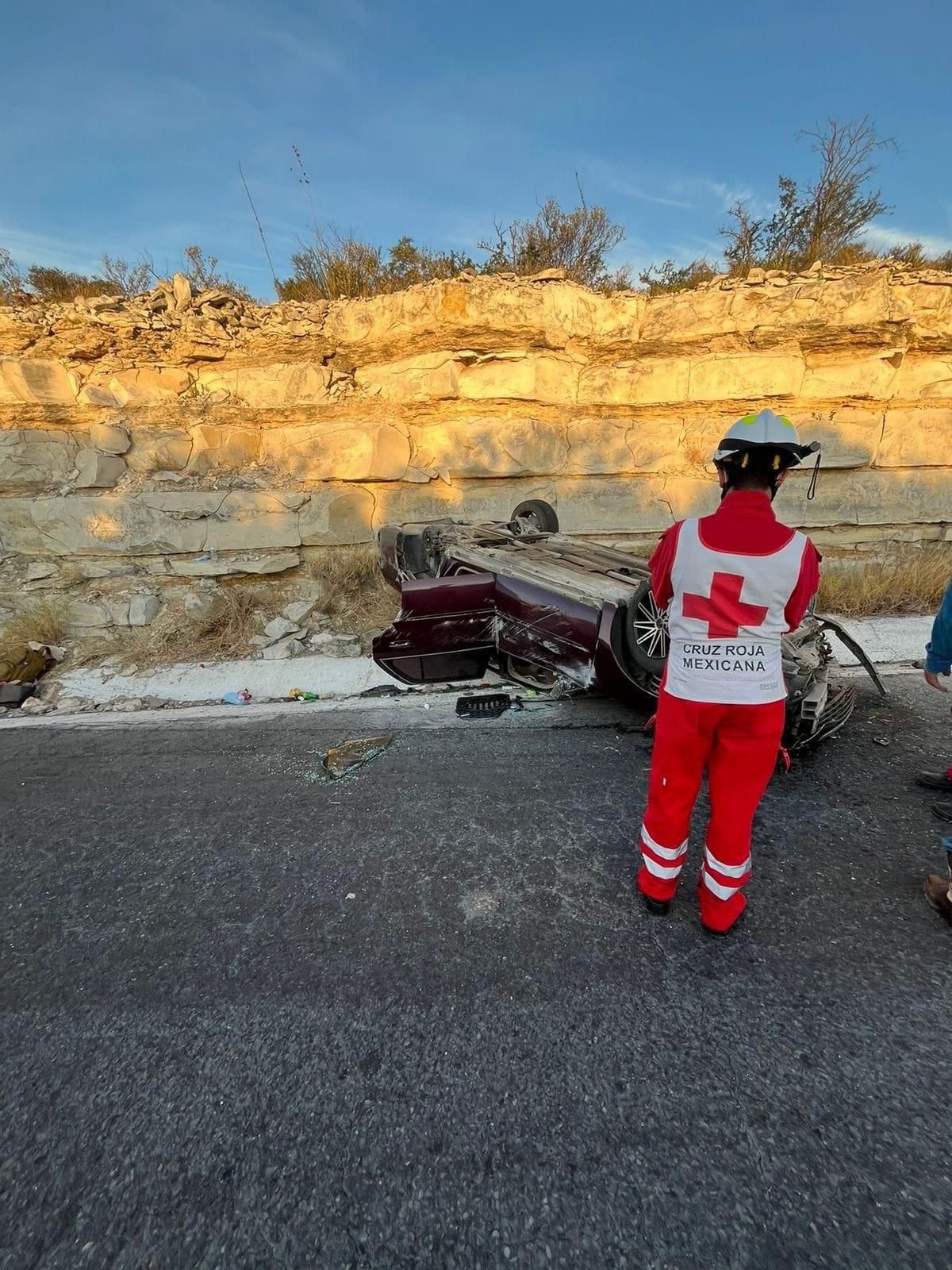 Policiaca : El accidente causó una breve interrupción en el tráfico mientras las autoridades aseguraban la zona.