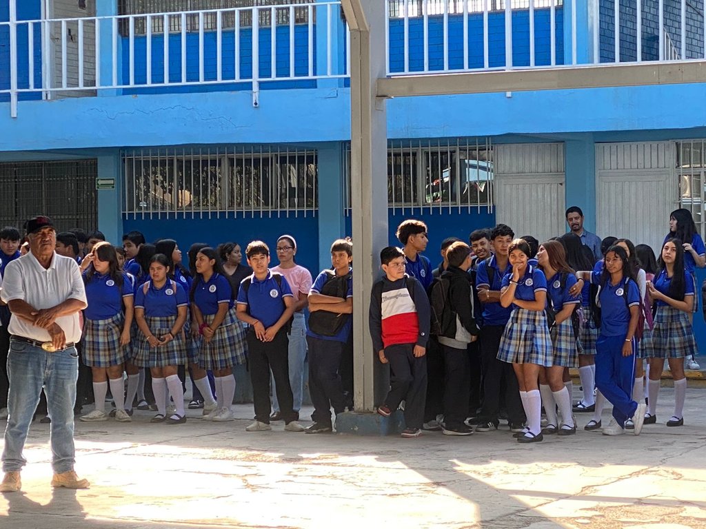 Estudiantes: Padres de familia y alumnos de la secundaria 67 recibieron la plática. 
