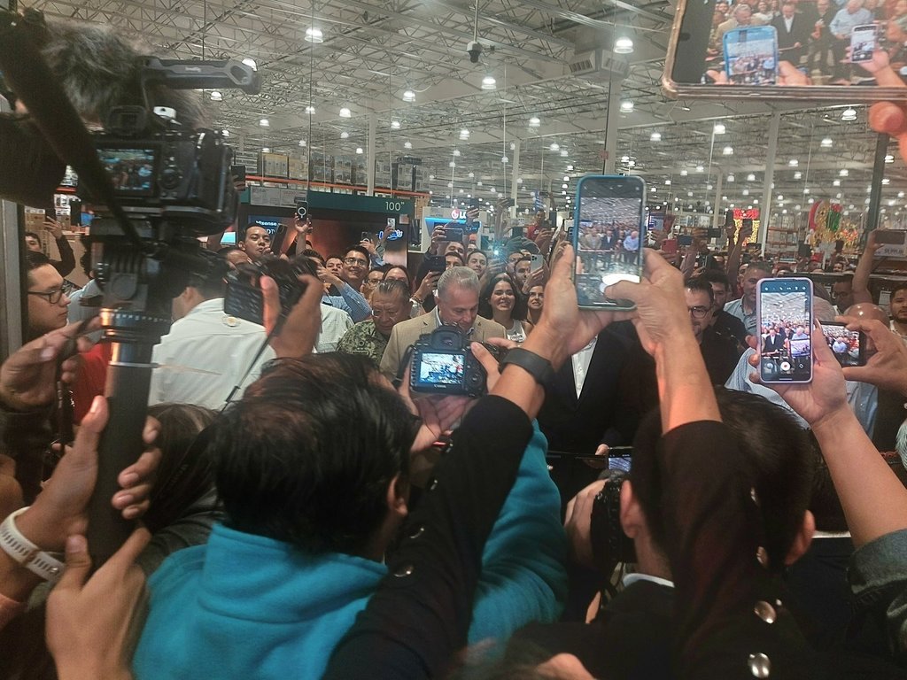 Costco: Los fanáticos de Costco esperan con ansias la apertura de la tienda. 
