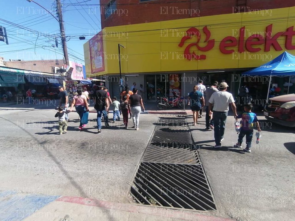 Buen Fin aguinaldo: El dinero 'de plástico' predomina en el Buen Fin al confiar la gente en recibir su aguinaldo en diciembre.