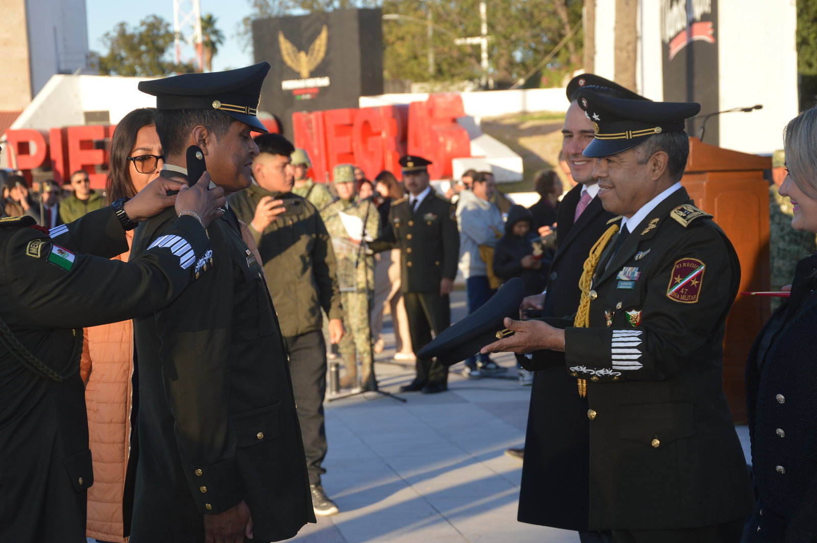 Ascensos obliga a enfrentar mayores retos y sacrificio: La alcaldesa Norma Treviño resaltó la tranquilidad y seguridad en Piedras Negras, gracias al apoyo del Ejército y el gobierno