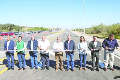 Manolo Jiménez entrega ampliación del libramiento Carlos Salinas