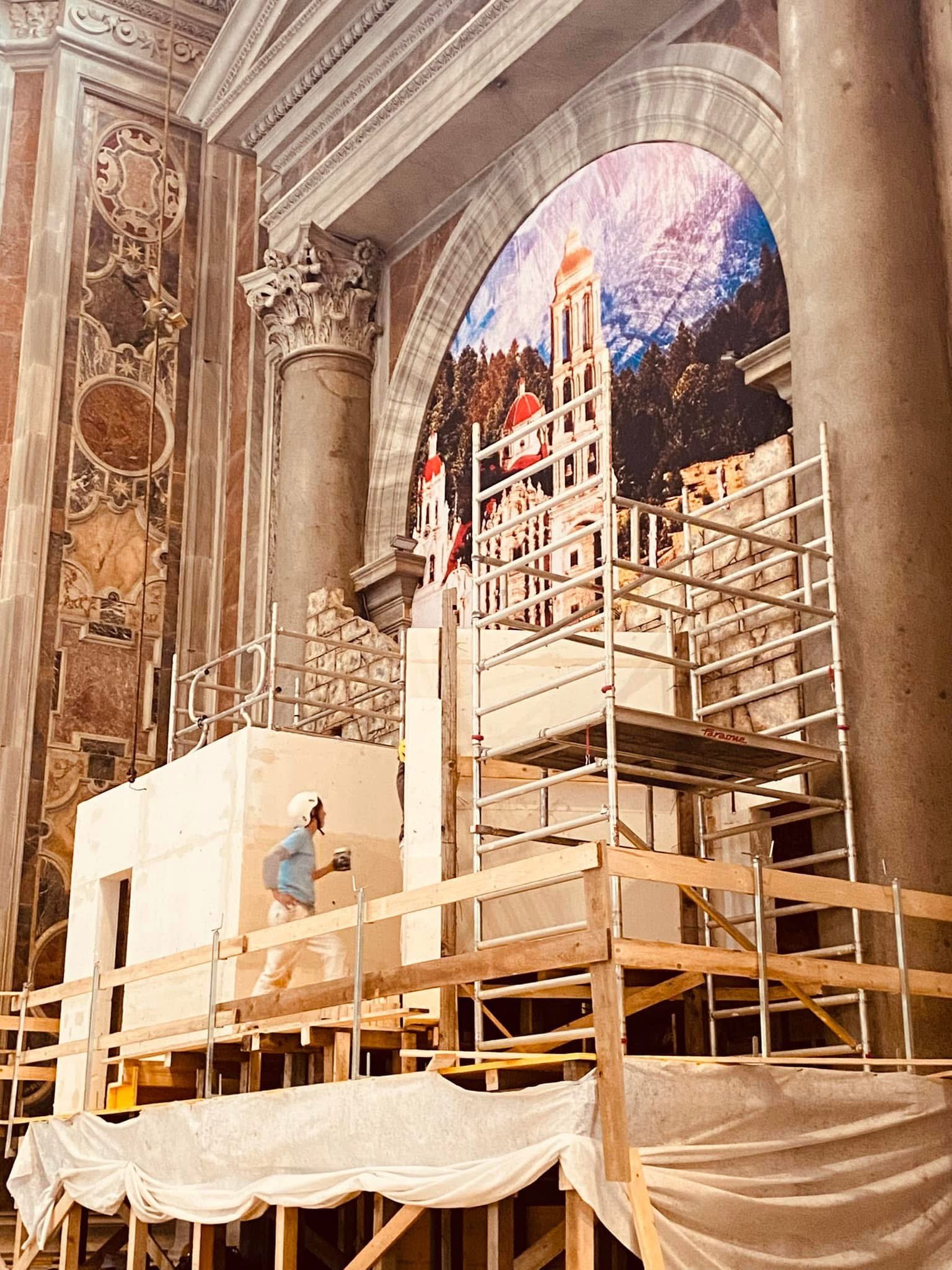 Catedral de Saltillo : El obispo planea llevar un libro sobre la Catedral de Saltillo como regalo.