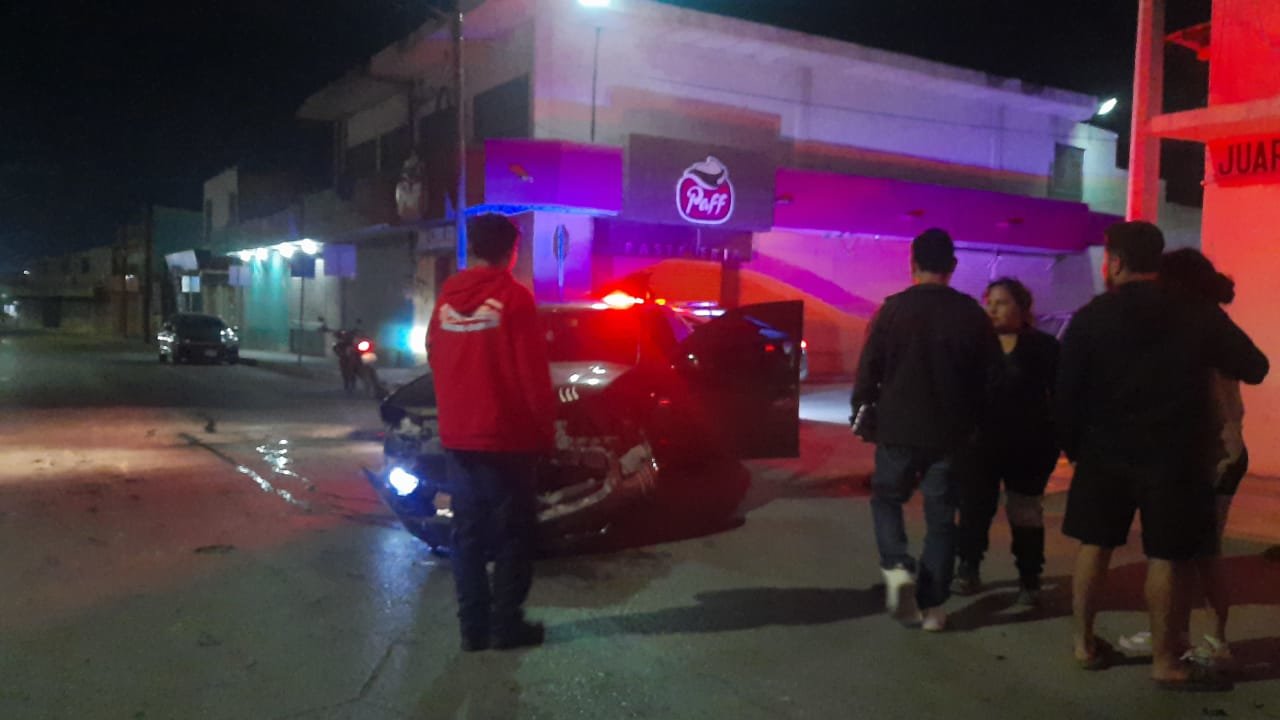 Policiaca : Joven omite alto y provoca choque en la Zona Centro.
