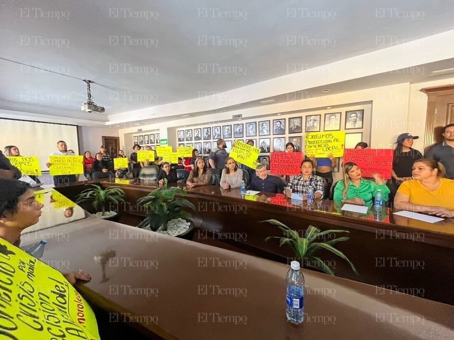 Comercio: Expusieron su solicitud ante el alcalde, pidiéndole que retirara el permiso a los comerciantes de Moroleón.