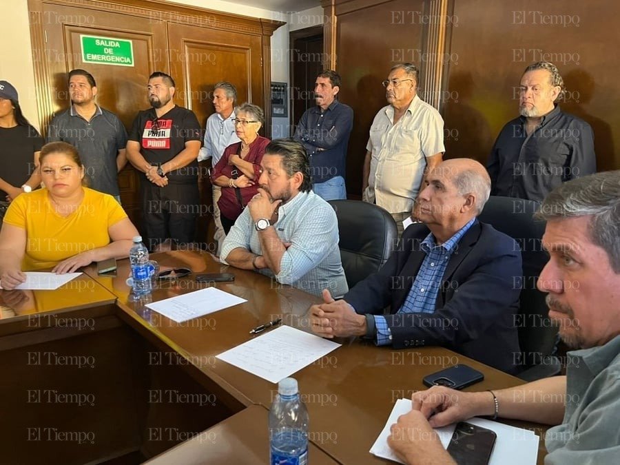 Comercio: Expusieron su solicitud ante el alcalde, pidiéndole que retirara el permiso a los comerciantes de Moroleón.