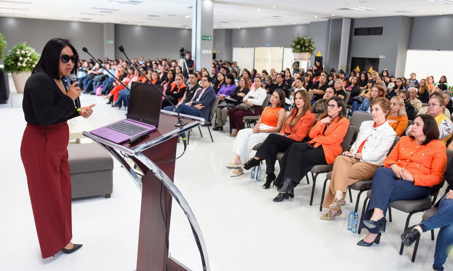 Con conferencia crean conciencia y sensibilizan sobre todas las formas de violencia : Carmen Sánchez es sobreviviente a un intento de feminicidio en el 2014. 