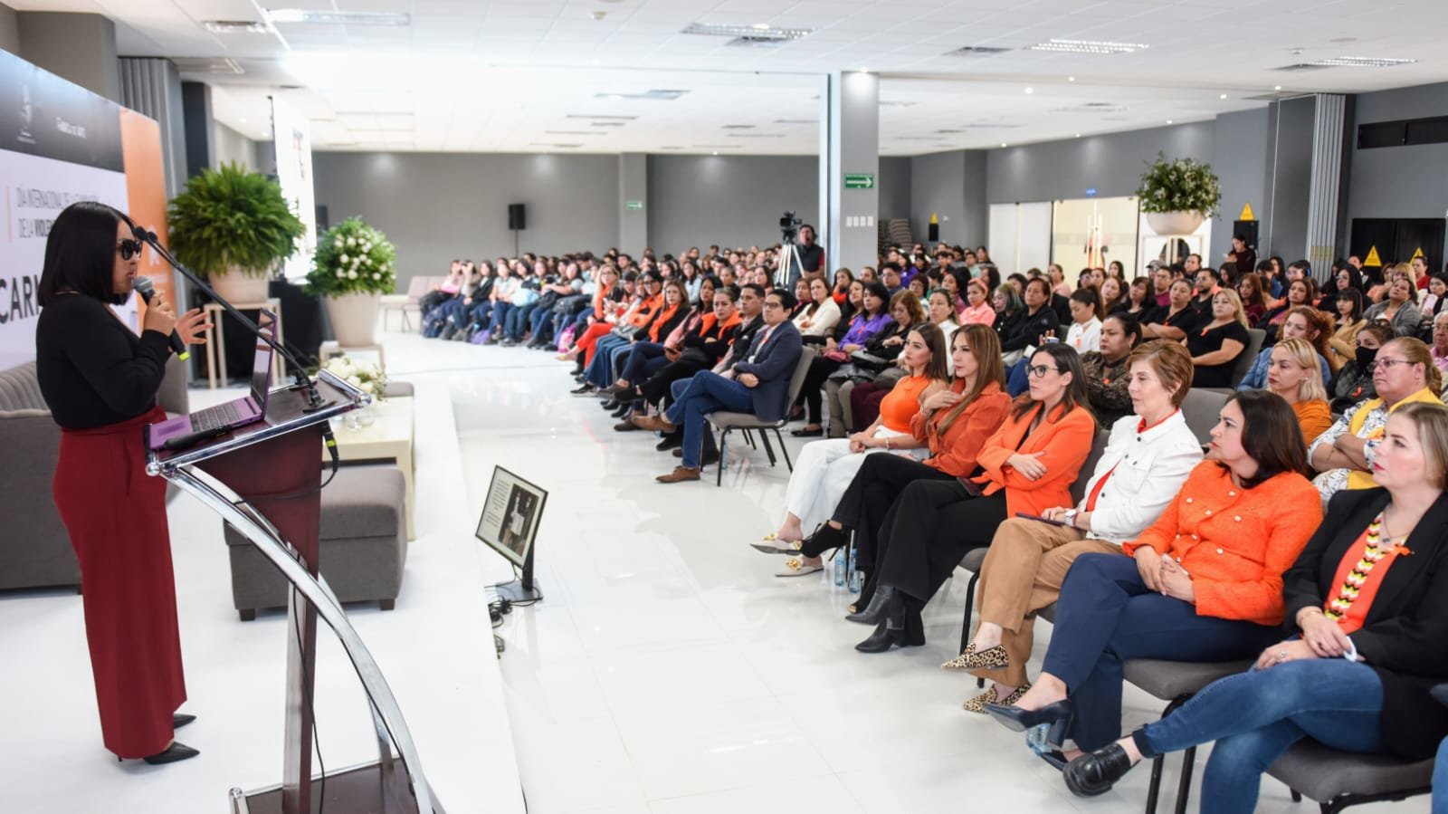 Con conferencia crean conciencia y sensibilizan sobre todas las formas de violencia : Carmen Sánchez es sobreviviente a un intento de feminicidio en el 2014. 