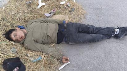 Hombre se avienta al paso de una camioneta en la Margarito Silva