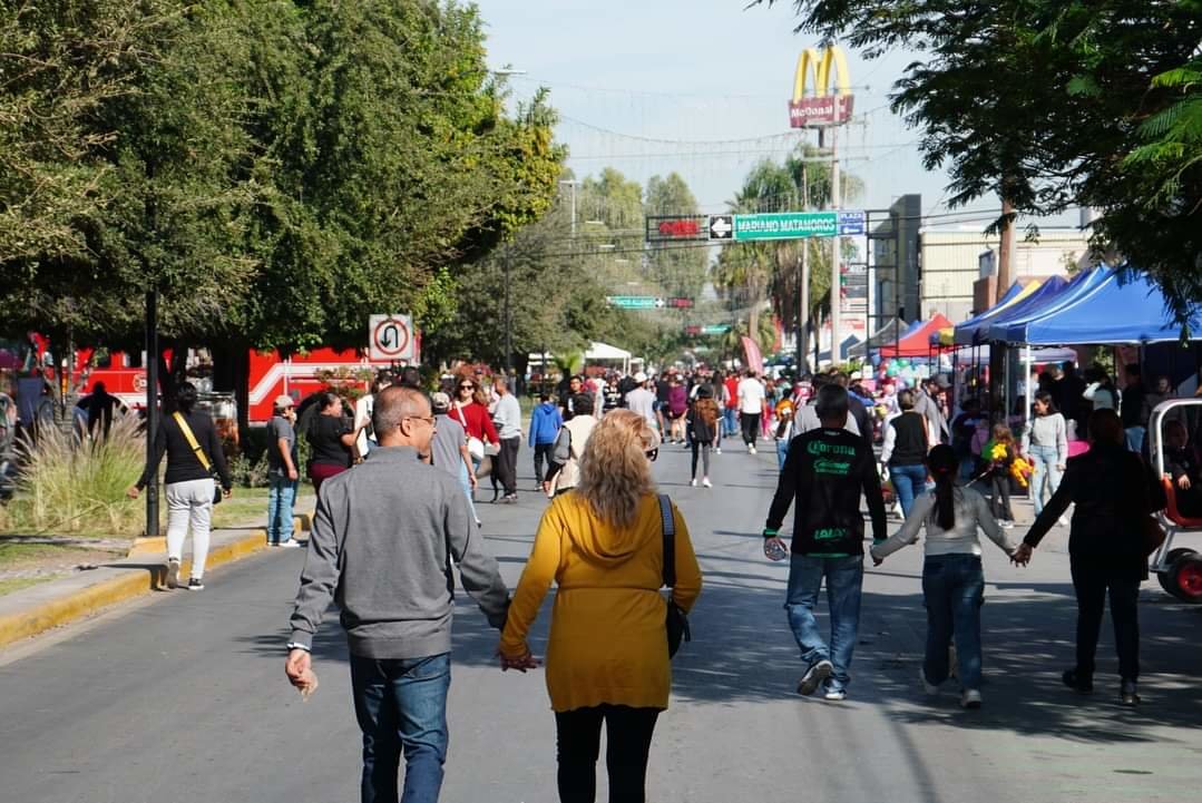 Paseo Colón: Organizaciones promueven la adopción de perritos en la avenida Ocampo.