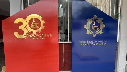 Secundaria técnica 84 conmemora su 30 aniversario con develación de placa 