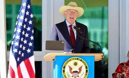 Ken Salazar destaca relación México-EU; asegura que nuevo gobierno de Trump no afectará vínculos