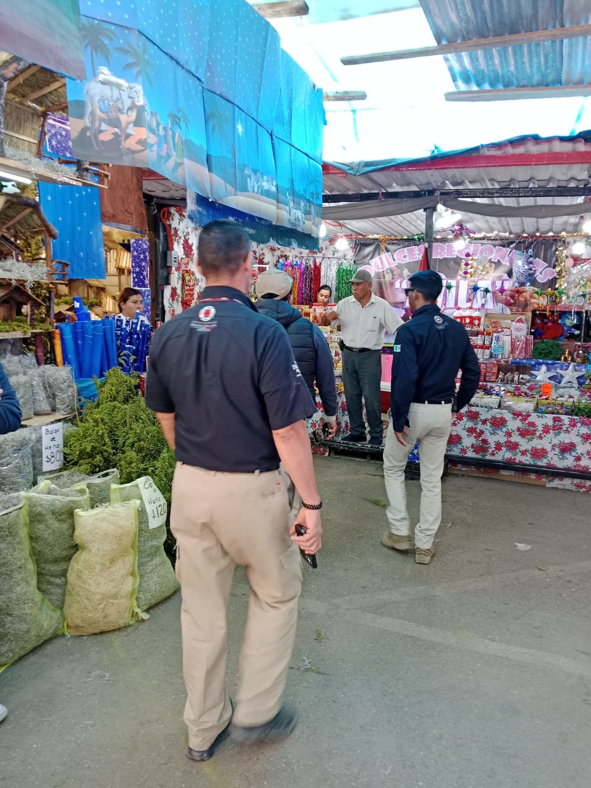 Mercadito Navideño: Comerciantes deben tener extintores y pasillos libres
