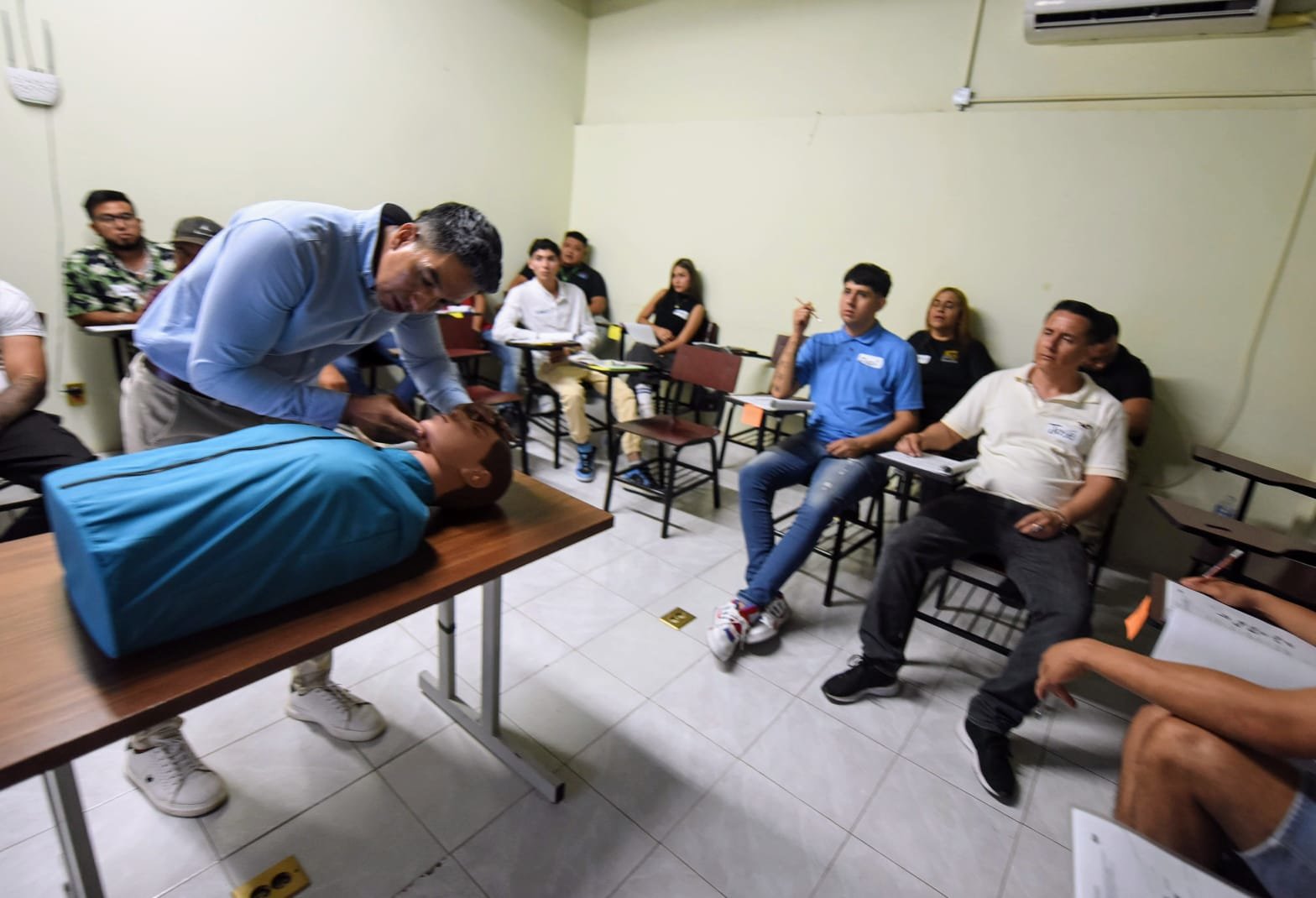 Centro de Rehabilitación: Primera etapa capacita a más de 80 personas en primeros auxilios y consejería.
