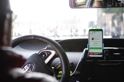 Operativos contra taxis de aplicación irregulares son permanentes