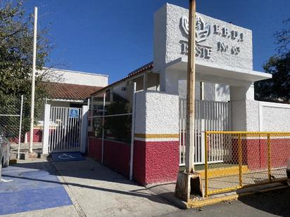 Guardería del ISSSTE discrimina a menor por no pagar festival 