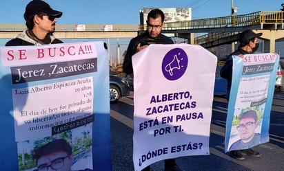 Familiares del QFB Luis Alberto bloquean carretera de Zacatecas