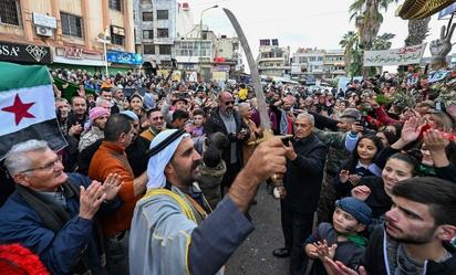 Celebran caída del gobierno de Al-Assad en Siria