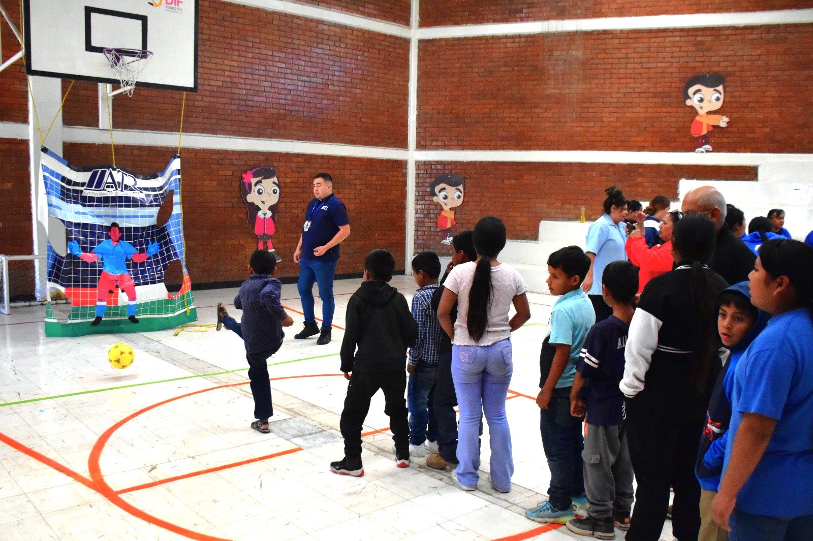 DIF: La presidenta honoraria del organismo, expresó su satisfacción al ver la felicidad de los niños. 
