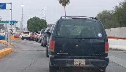 Inicio de vacaciones genera filas de hasta 2 horas en puentes de Reynosa
